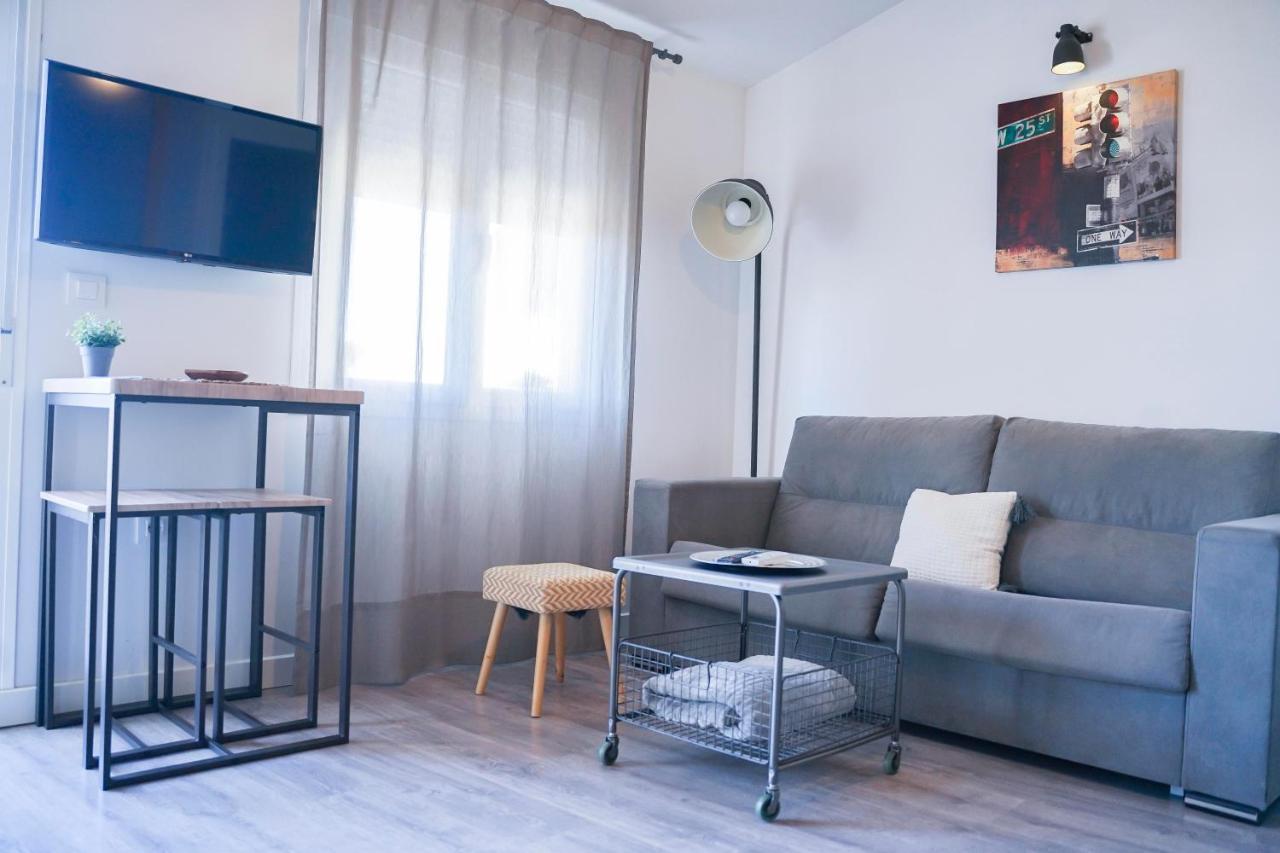 Apartamentos Suites Cariatide Пласенсия Екстериор снимка