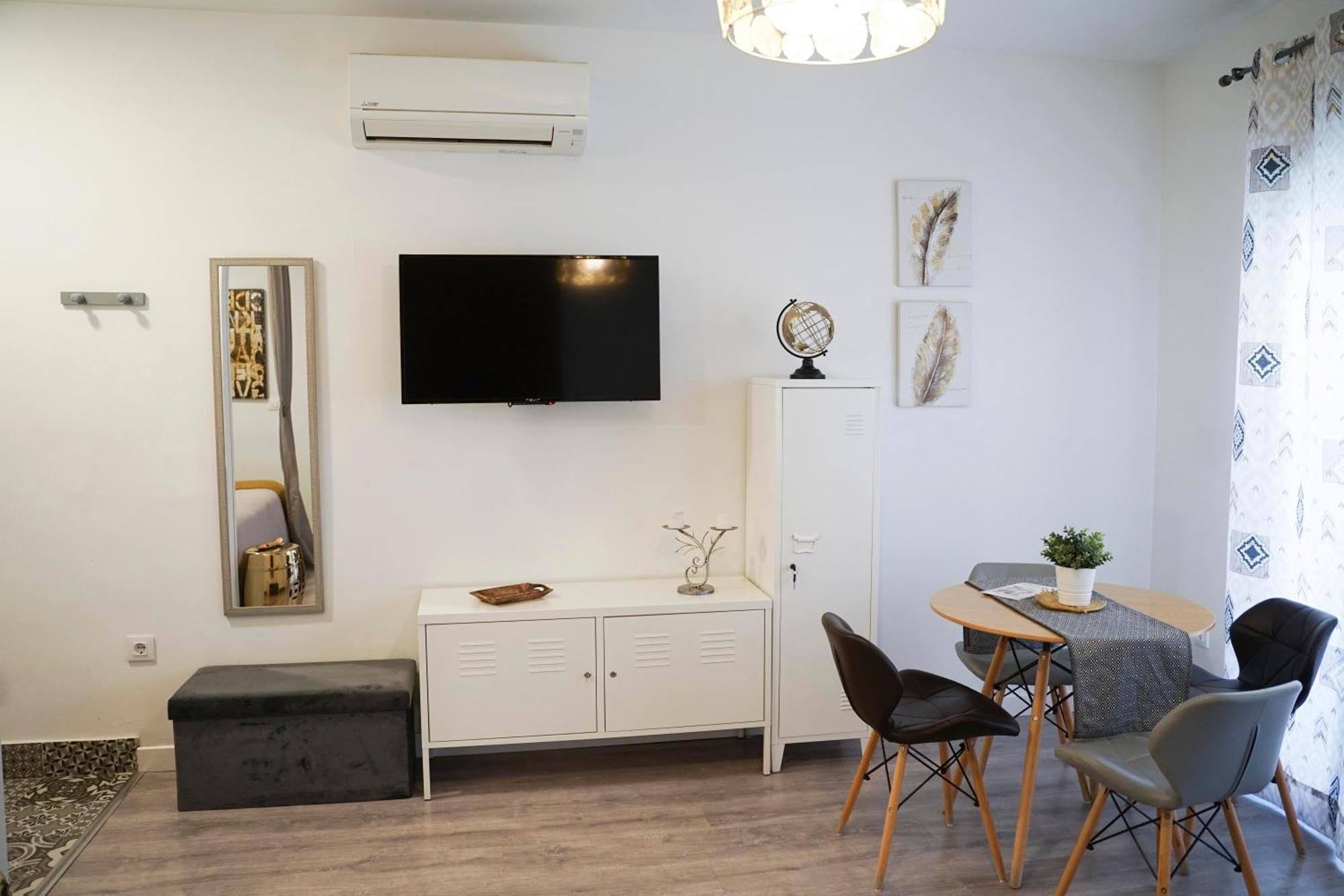 Apartamentos Suites Cariatide Пласенсия Екстериор снимка