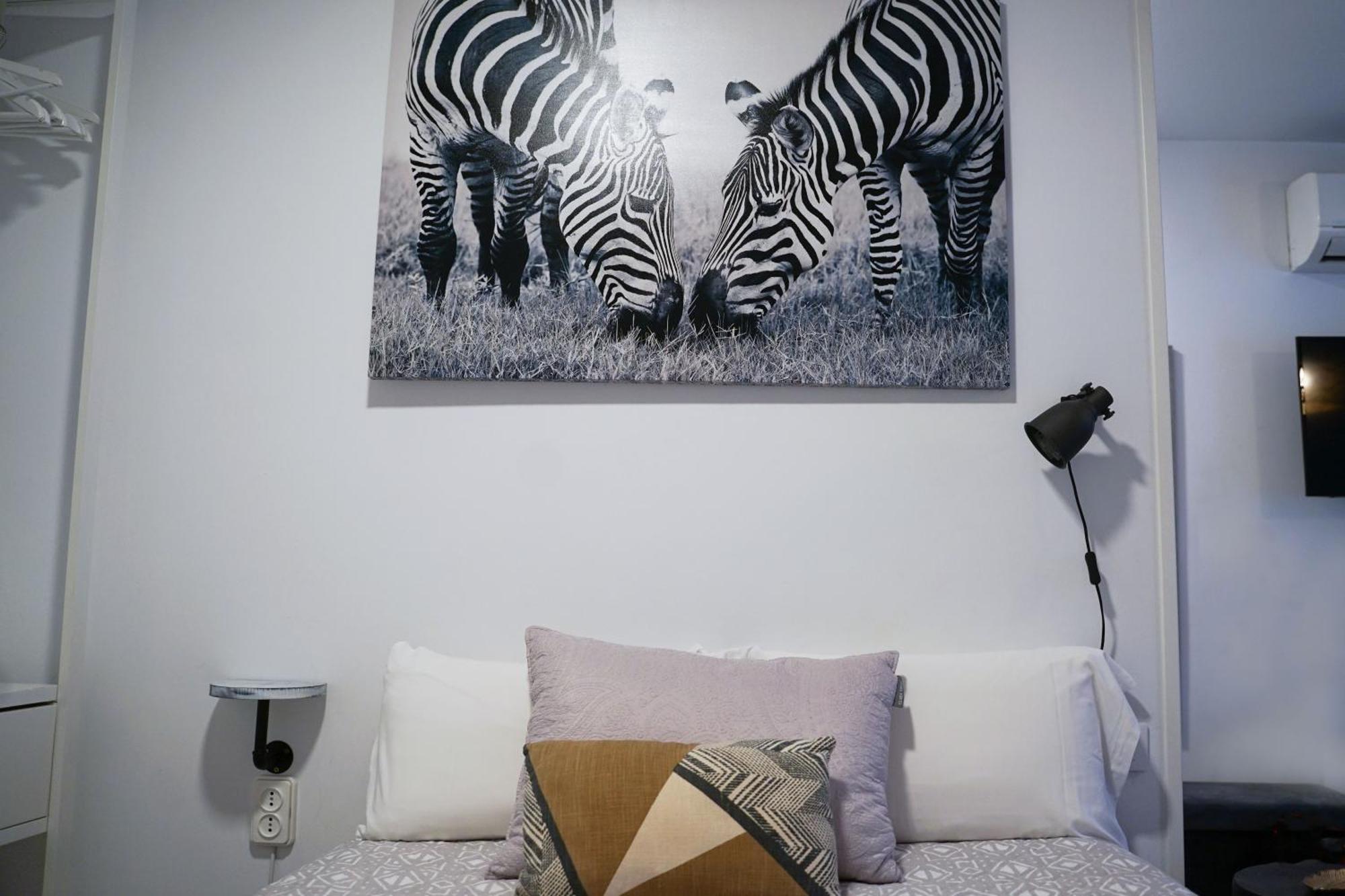 Apartamentos Suites Cariatide Пласенсия Екстериор снимка