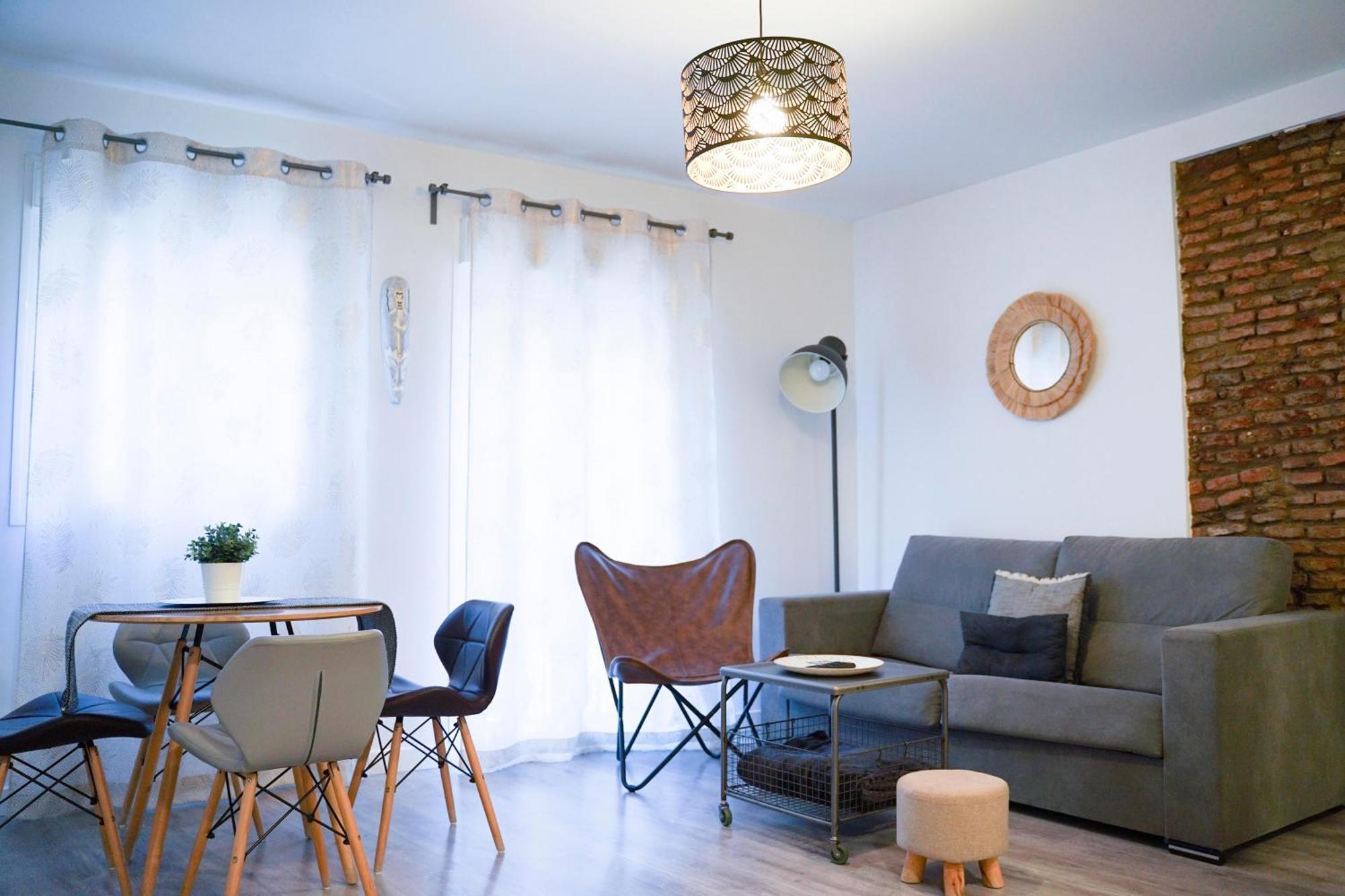 Apartamentos Suites Cariatide Пласенсия Екстериор снимка
