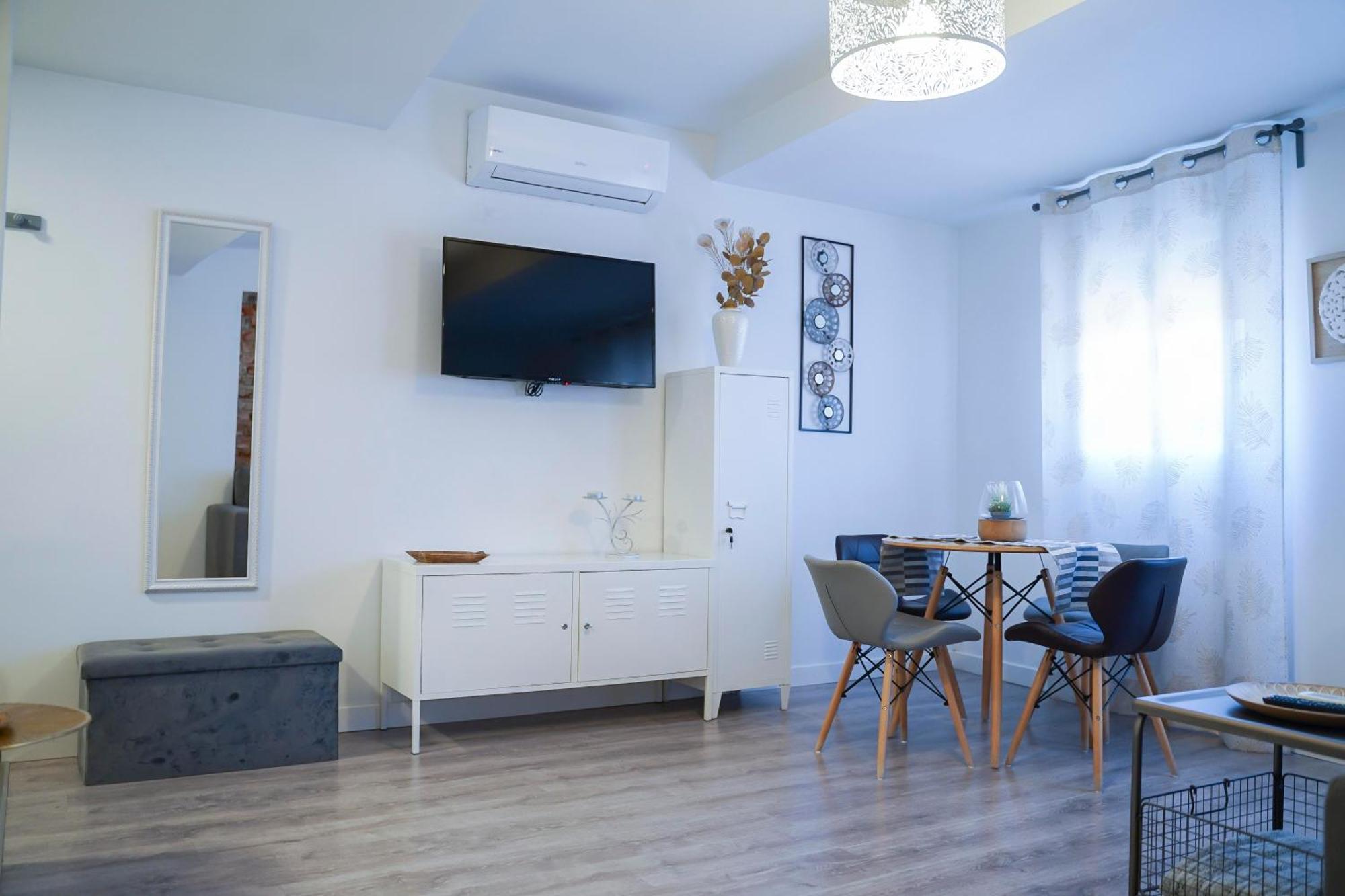 Apartamentos Suites Cariatide Пласенсия Екстериор снимка