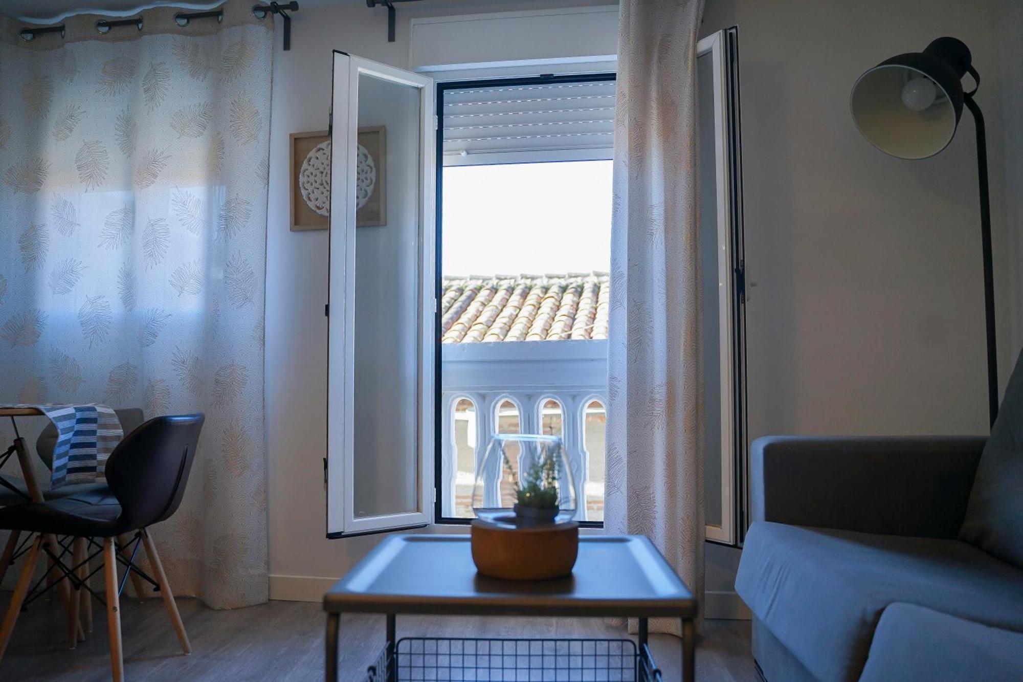 Apartamentos Suites Cariatide Пласенсия Екстериор снимка