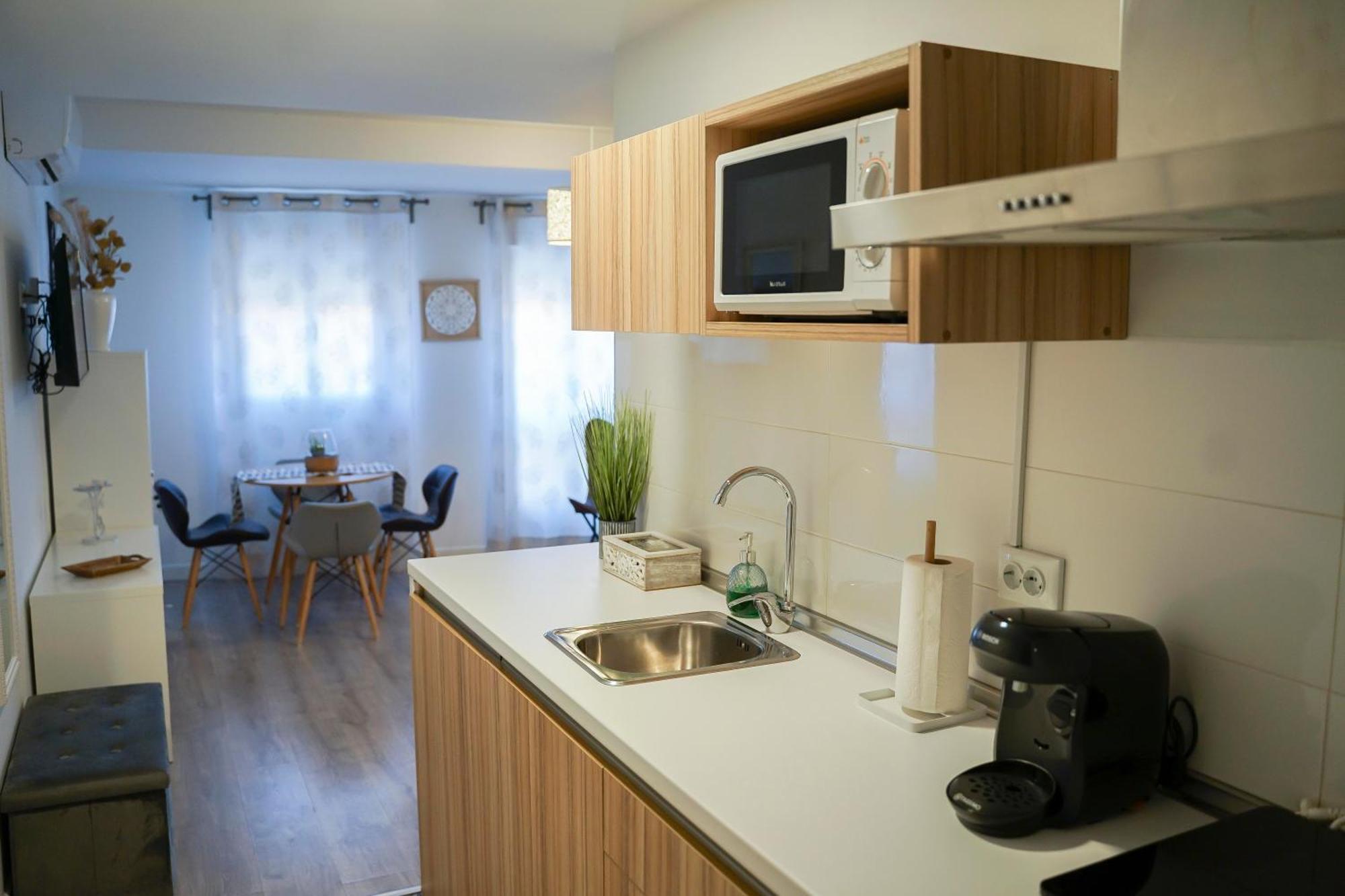 Apartamentos Suites Cariatide Пласенсия Екстериор снимка