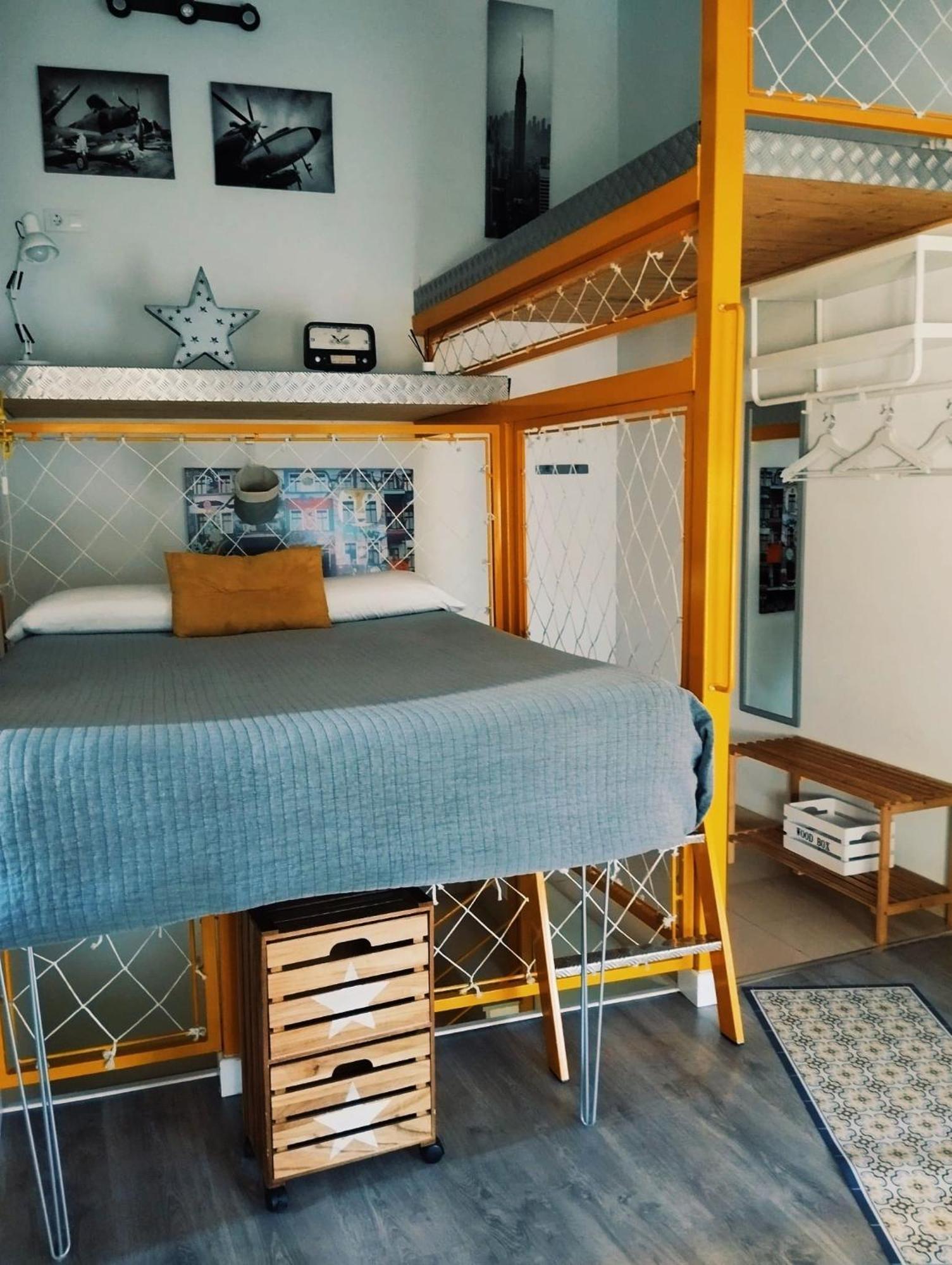 Apartamentos Suites Cariatide Пласенсия Екстериор снимка