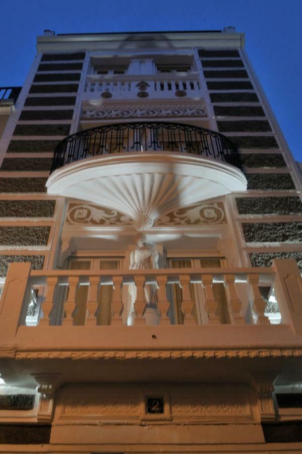 Apartamentos Suites Cariatide Пласенсия Екстериор снимка
