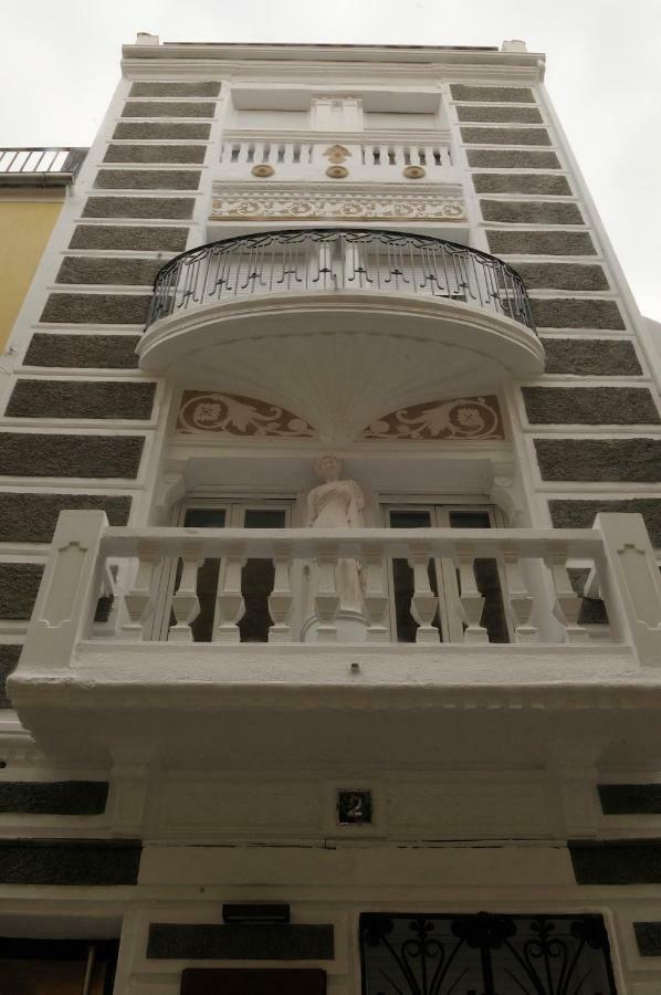 Apartamentos Suites Cariatide Пласенсия Екстериор снимка